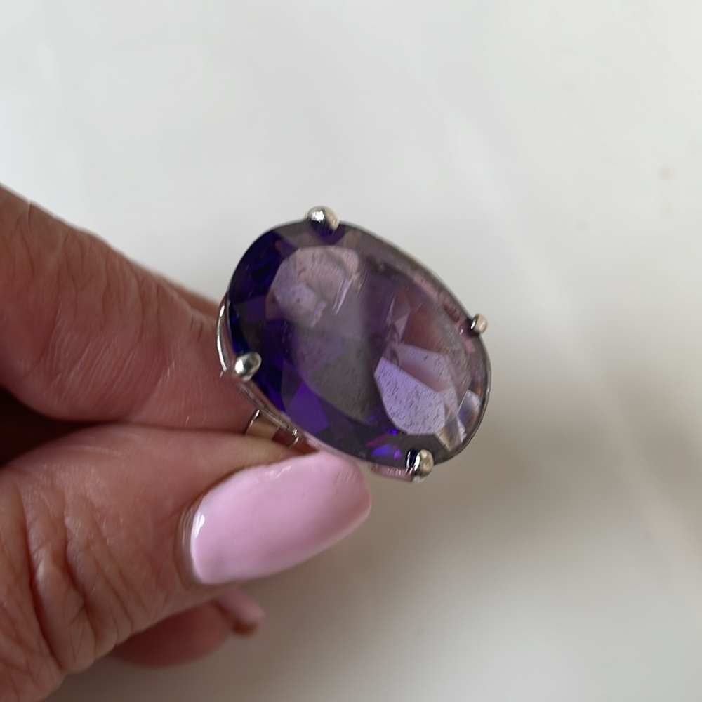 Ring with an amthetis large stone
